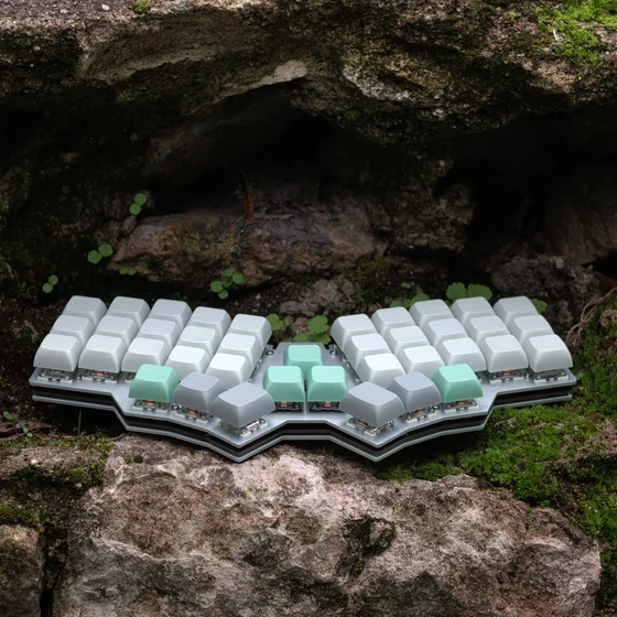 Mon clavier 3×5+3, c’est un corne monobloc